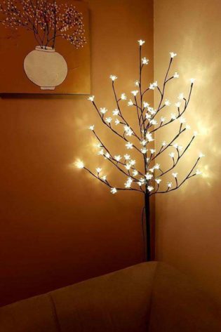 LED okrasna svetilka v obliki drevesa z gibljivimi vejami 14.90 Klik ponudba